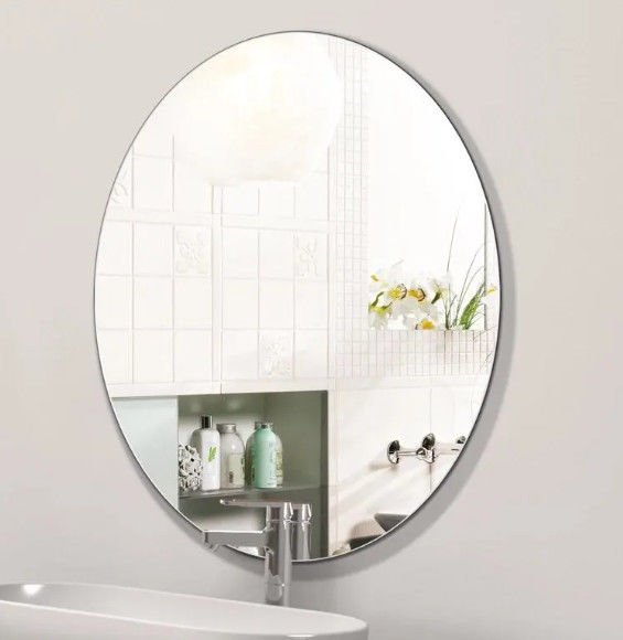 Vetro specchio decorativo anti-nebbia anti-vapore 800 mm-2800 mm ad alta riflettività per il muro del bagno