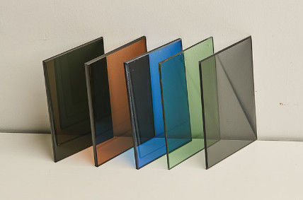La produzione di vetro colorato con colore verde scuro/grigio scuro/azzurro Ford/bronzo ecc.
