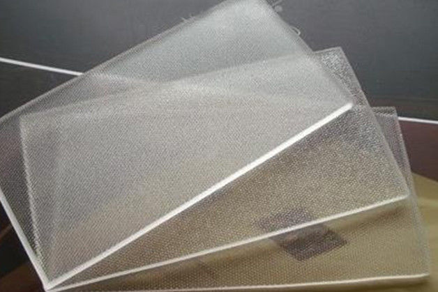 Vetro ad alta tecnologia a prova di polvere a basso contenuto di ferro per pannelli fotovoltaici utilizzato per la decorazione degli edifici
