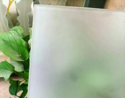 Vetro ghiacciato artistico/bianco latte utilizzato per la partizione della stanza della doccia con un'ottima privacy