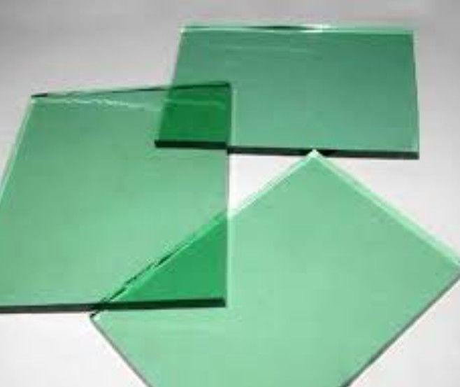 La produzione di vetro colorato con colore verde scuro/grigio scuro/azzurro Ford/bronzo ecc.