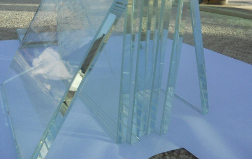 Vetro galleggiante ultra trasparente per edifici resistenza al calore ≤ 0,3 mm/m°C e progettazione irregolare