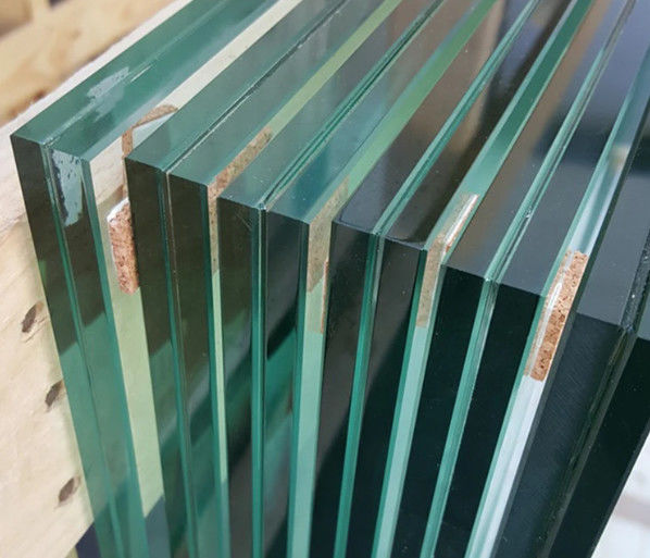Vetro temperato laminato con prestazioni ambientali