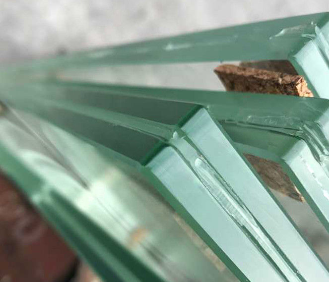 6.38mm 8.38mm 10.38mm 12.38mm Vetro laminato PVB colorato chiaro con certificato CSI、CE、SGCC per vetro da costruzione